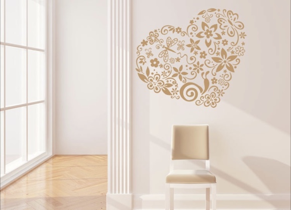 Herz aus Blumen und Schmetterlingen